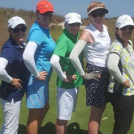 A group of lady golfers all wearing IceRays Sun Sleeves for Maximum UV sun protection. Sun-Protection 